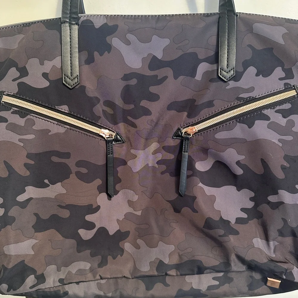 Stella & Dot Lady Boss Tote Bag- Black Camo with Rose Gold Accents - Picture 2 of 14